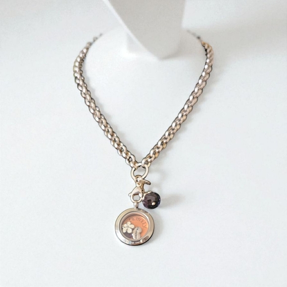 Origami Owl Jewelry - Origami Owl Silver Tone Living Locket (Adjustable).